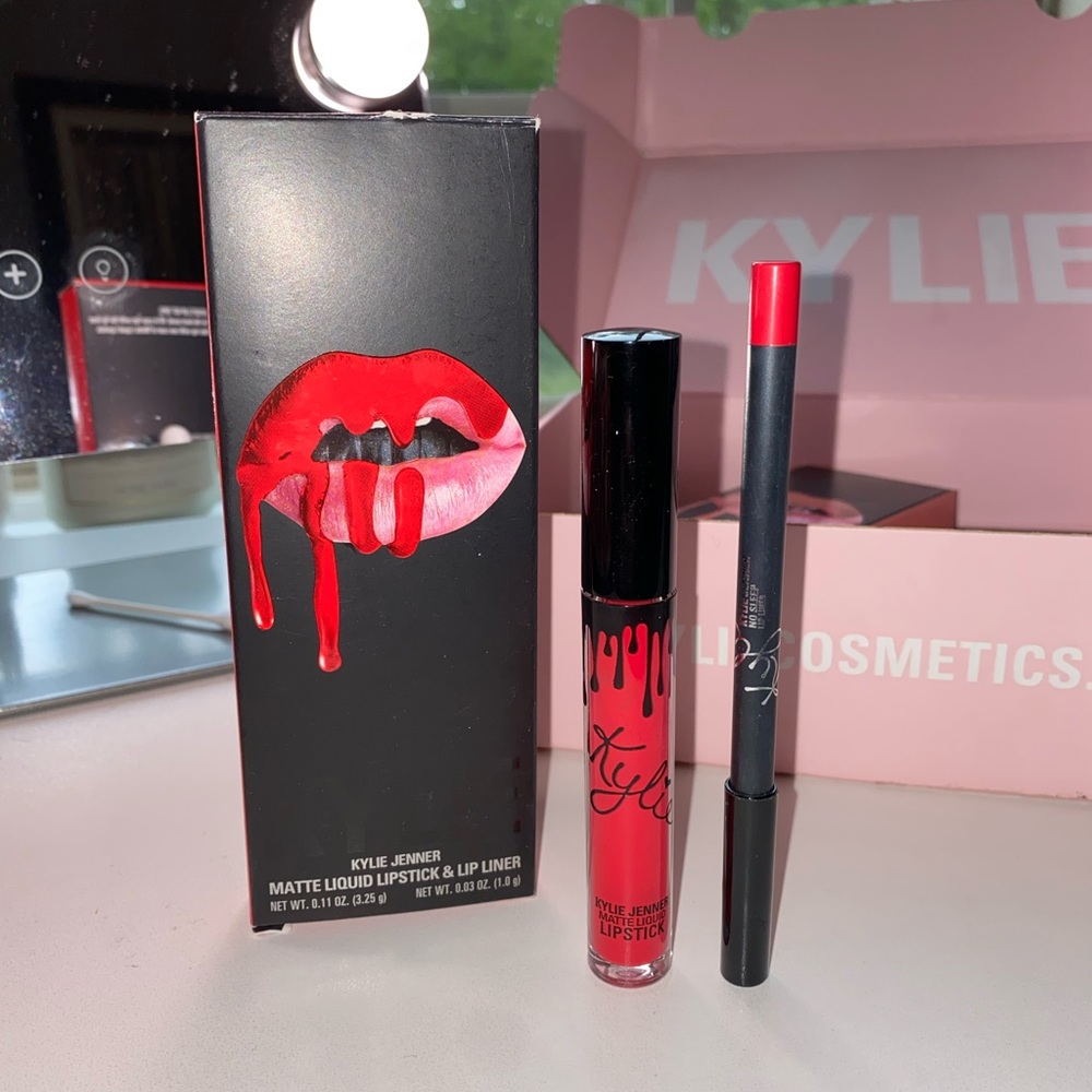 Brand new: Kylie Lipkit (No Sleep)